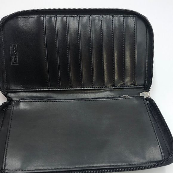 NEW WCM Green leather Wallet zip around full size - Picture 3 of 6